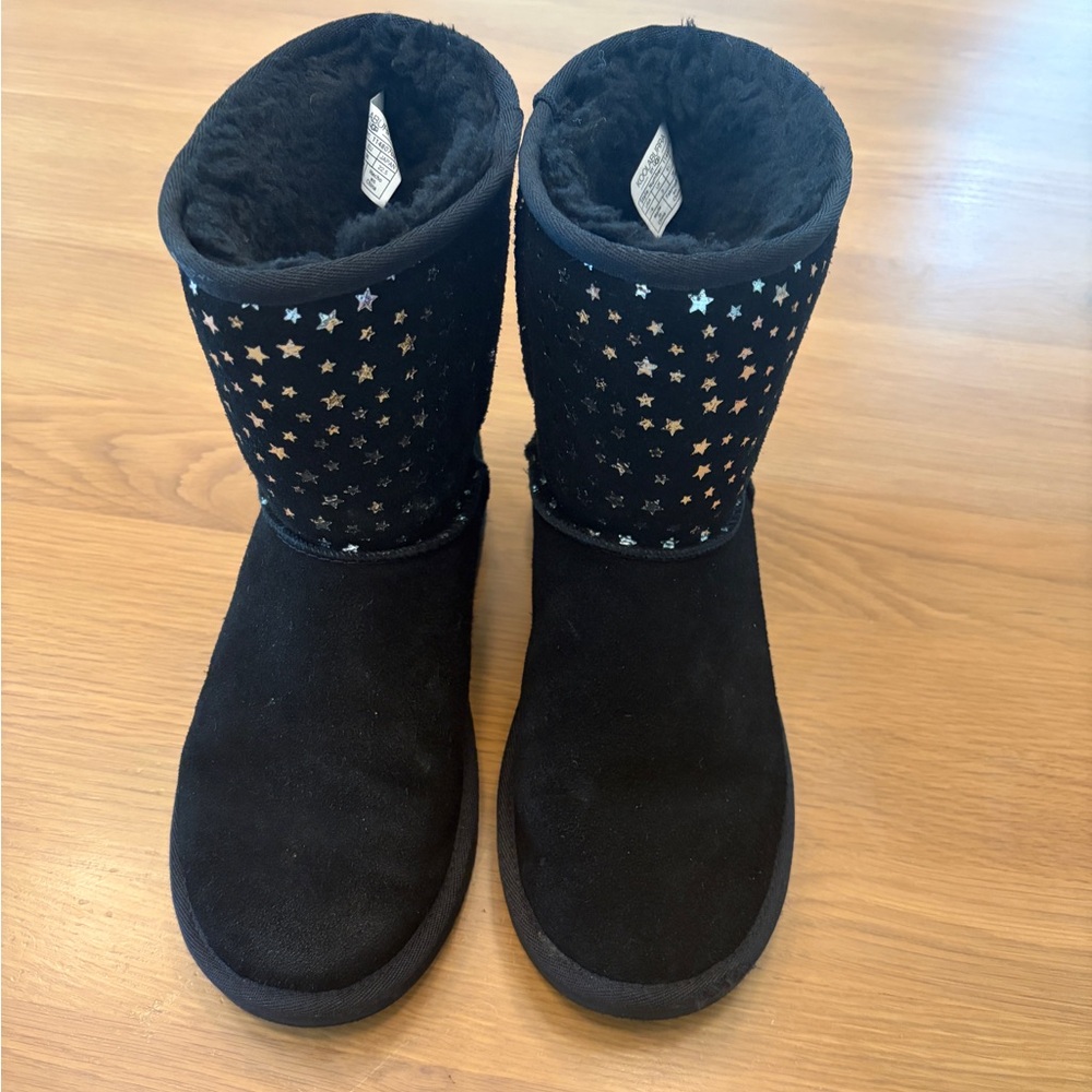 Koolaburra by UGG Black Kids Star-Accent Plush lined Boots